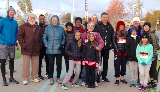 photo of HT refugee volunteers at the Scotiabank marathon