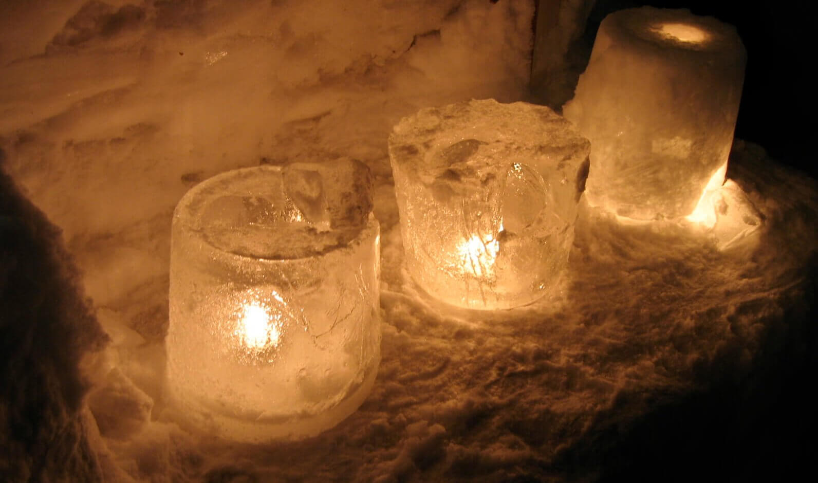 Candles in ice - image by Goodmami https://www.flickr.com/photos/goodmami/115770648